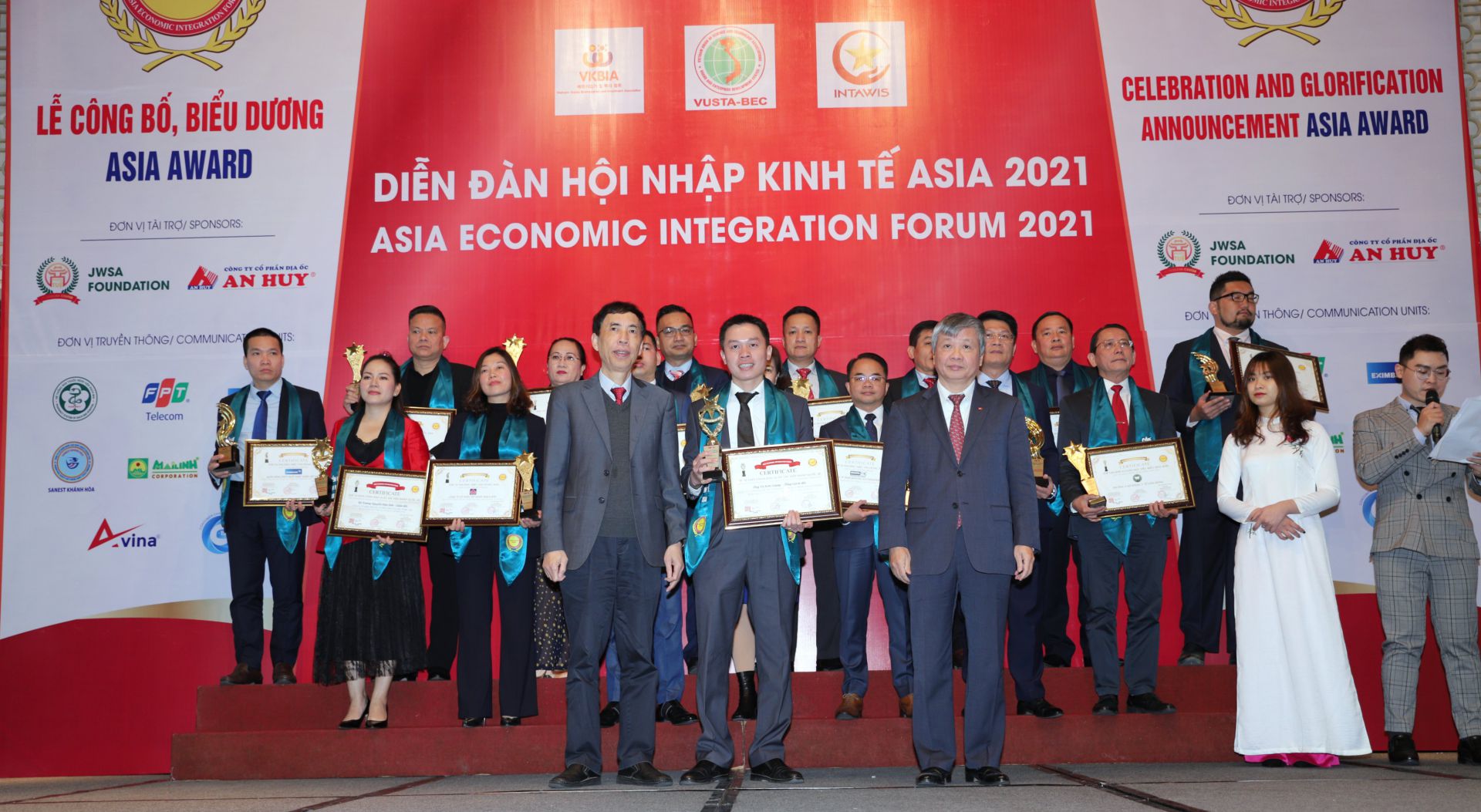 Tổng giám đốc Hải Phát Land - Vũ Kim Giang nhận giải thưởng Nhà Lãnh đạo xuất sắc hội nhập quốc tế